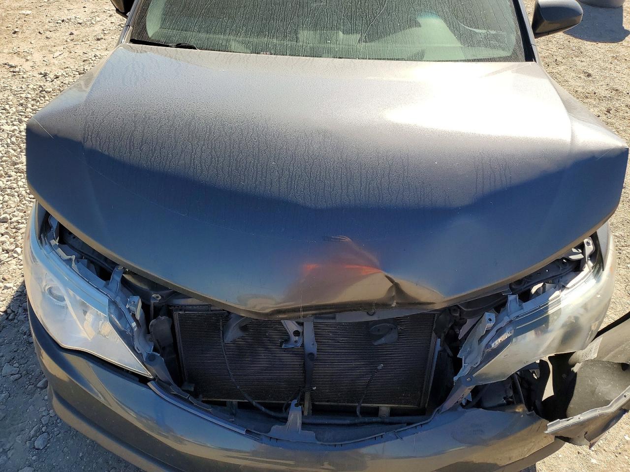 2014 TOYOTA CAMRY L photo 11