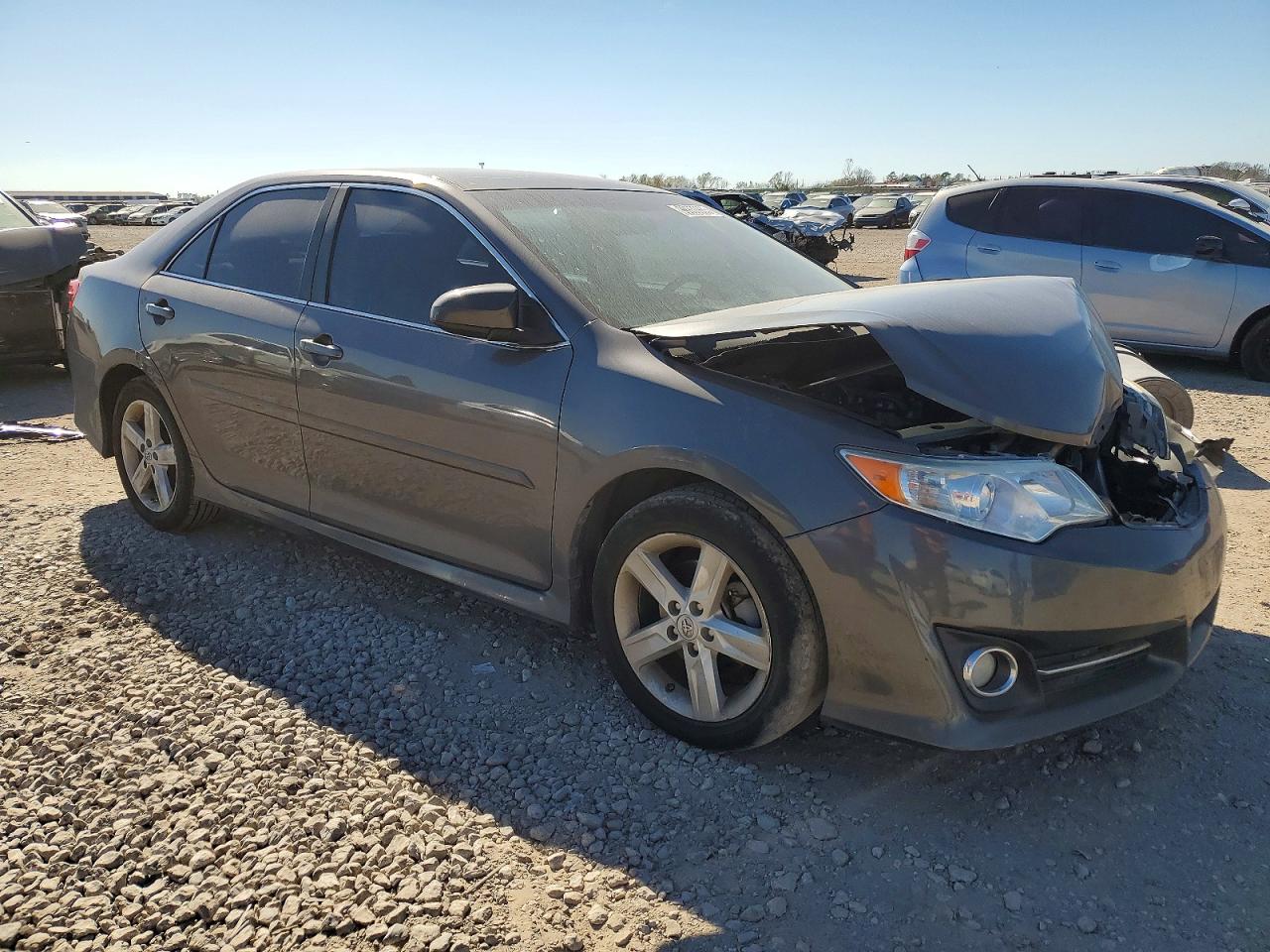 2014 TOYOTA CAMRY L photo 4