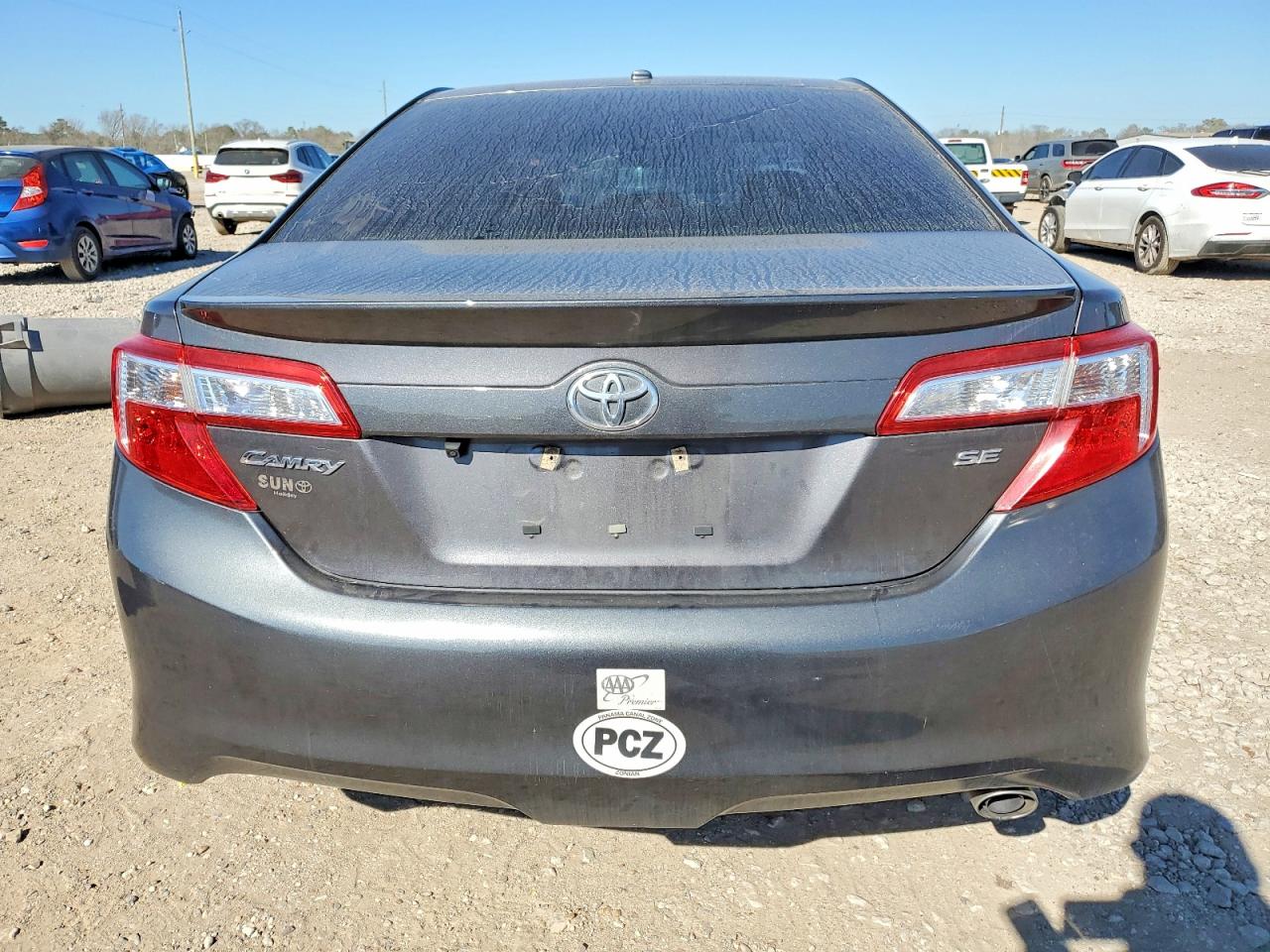 2014 TOYOTA CAMRY L photo 6