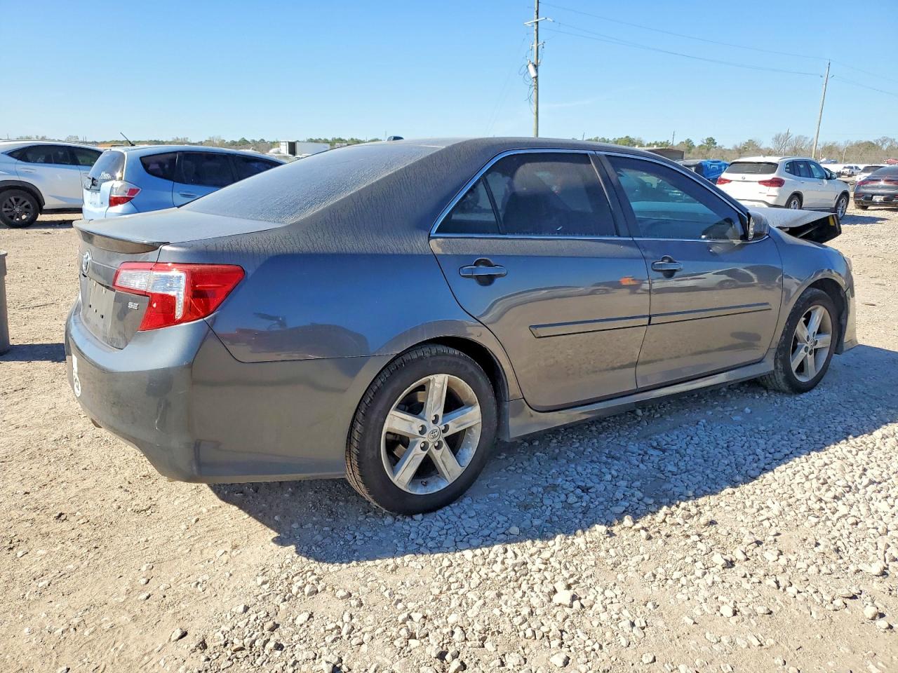 2014 TOYOTA CAMRY L photo 3