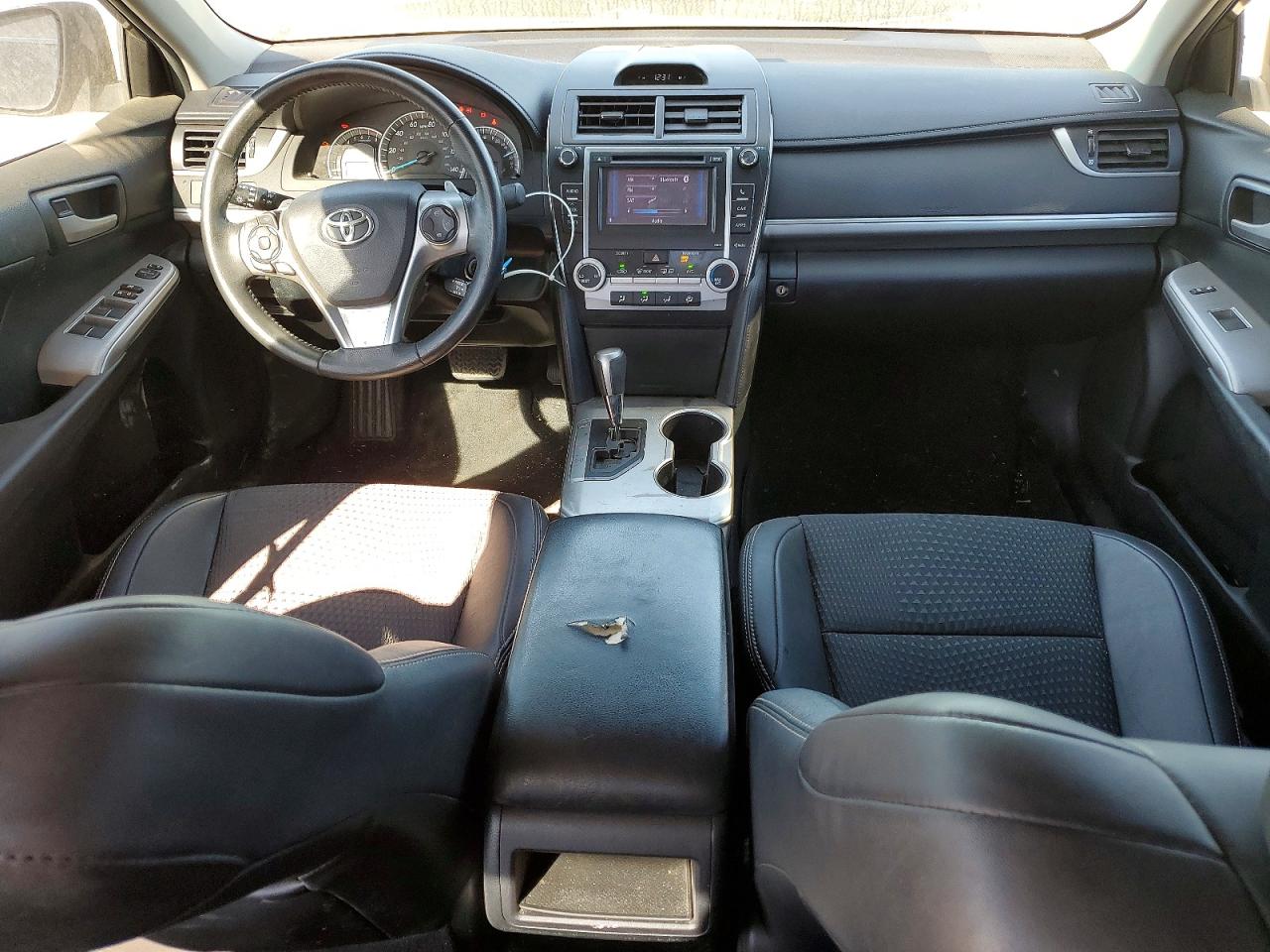 2014 TOYOTA CAMRY L photo 8