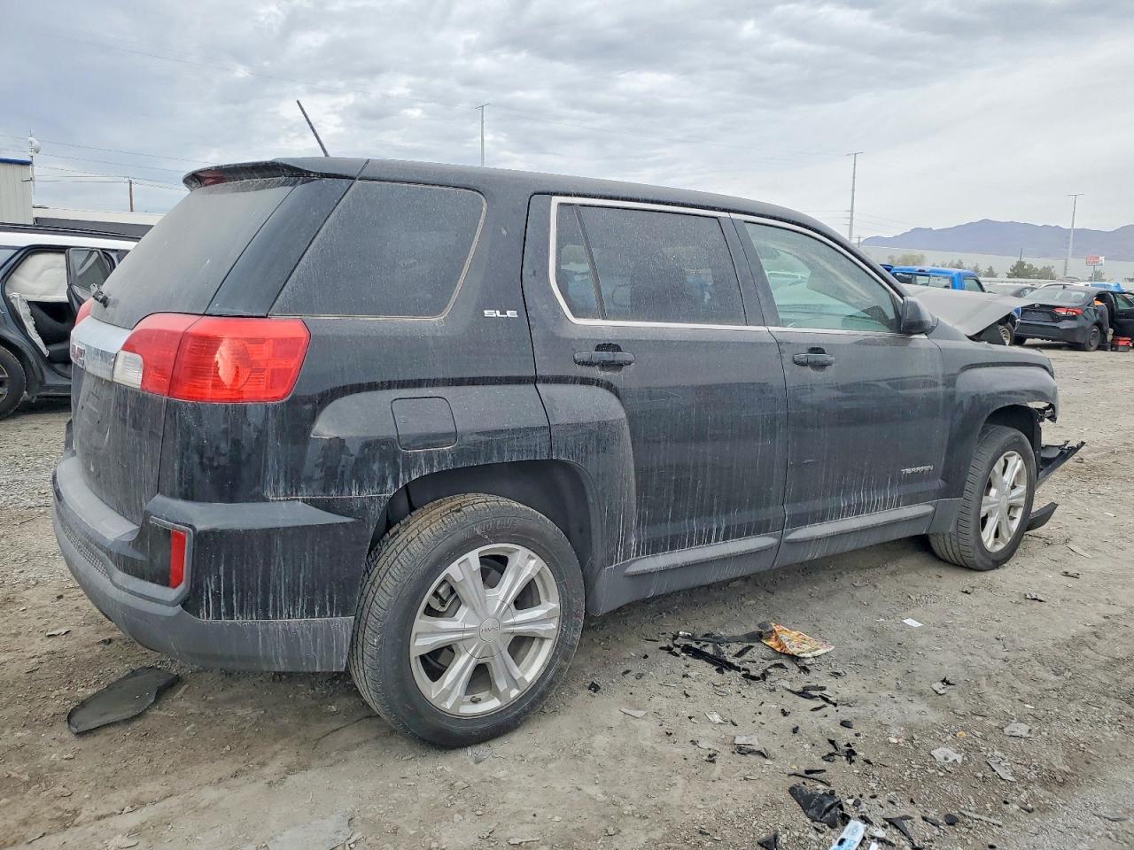 2017 GMC TERRAIN SLE photo 3