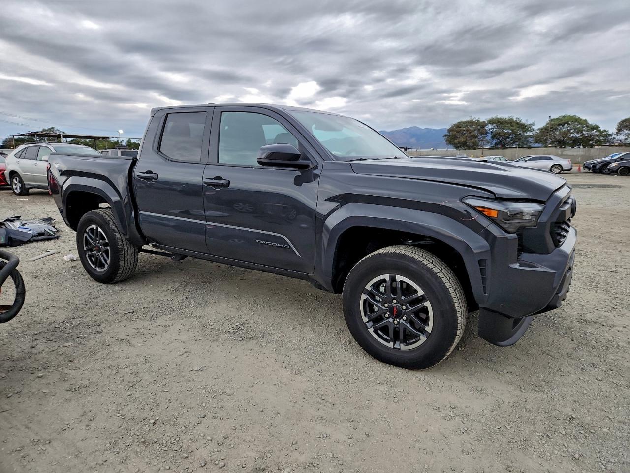 2025 TOYOTA TACOMA DOUBLE CAB photo 4