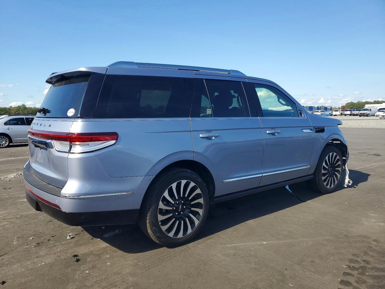 2024 LINCOLN NAVIGATOR BLACK LABEL photo 3