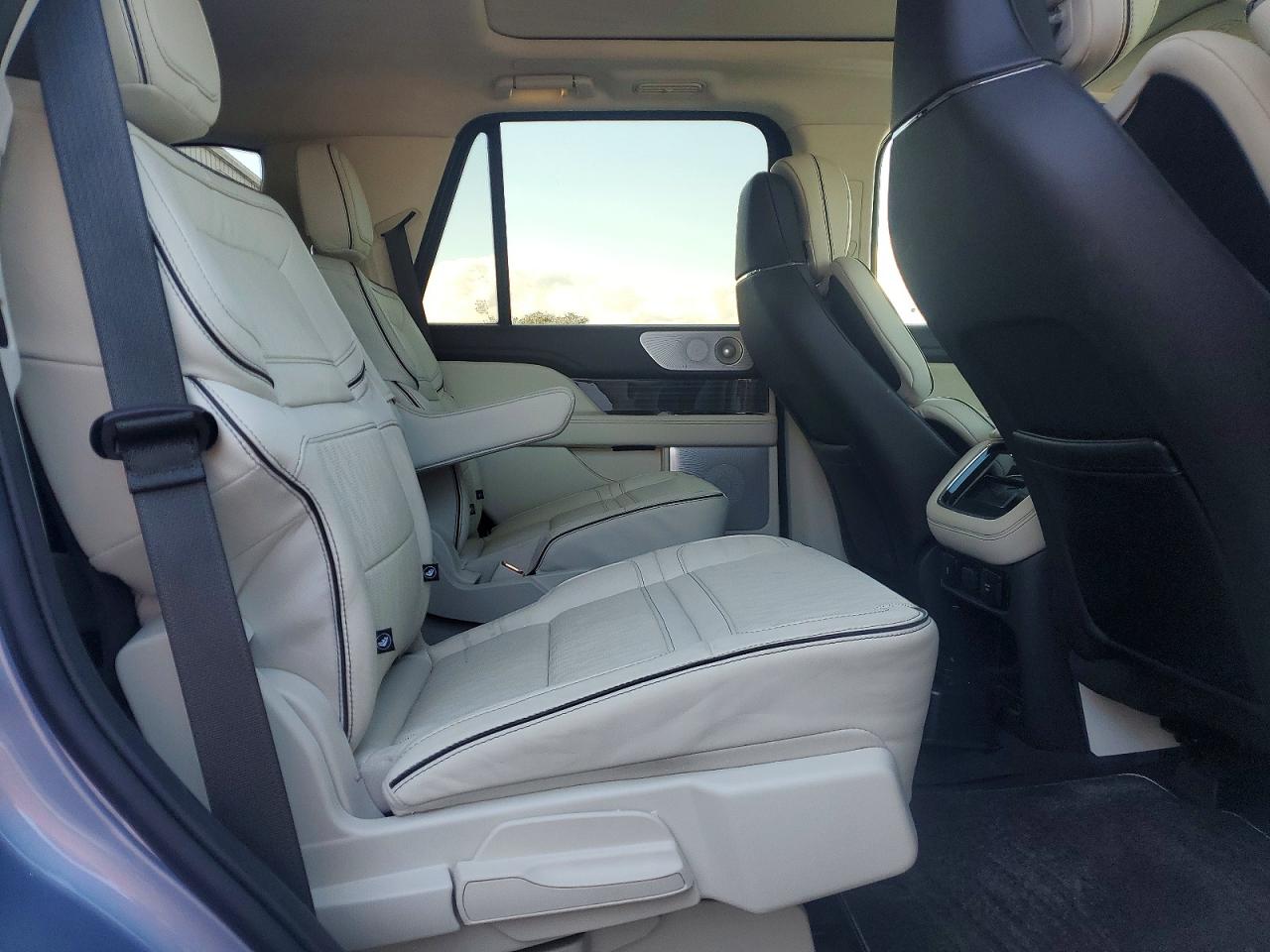 2024 LINCOLN NAVIGATOR BLACK LABEL photo 11