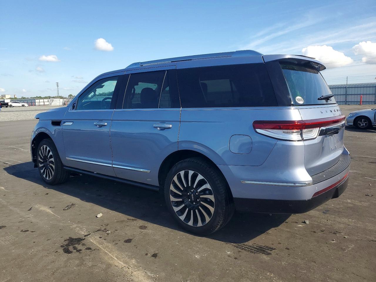 2024 LINCOLN NAVIGATOR BLACK LABEL photo 2