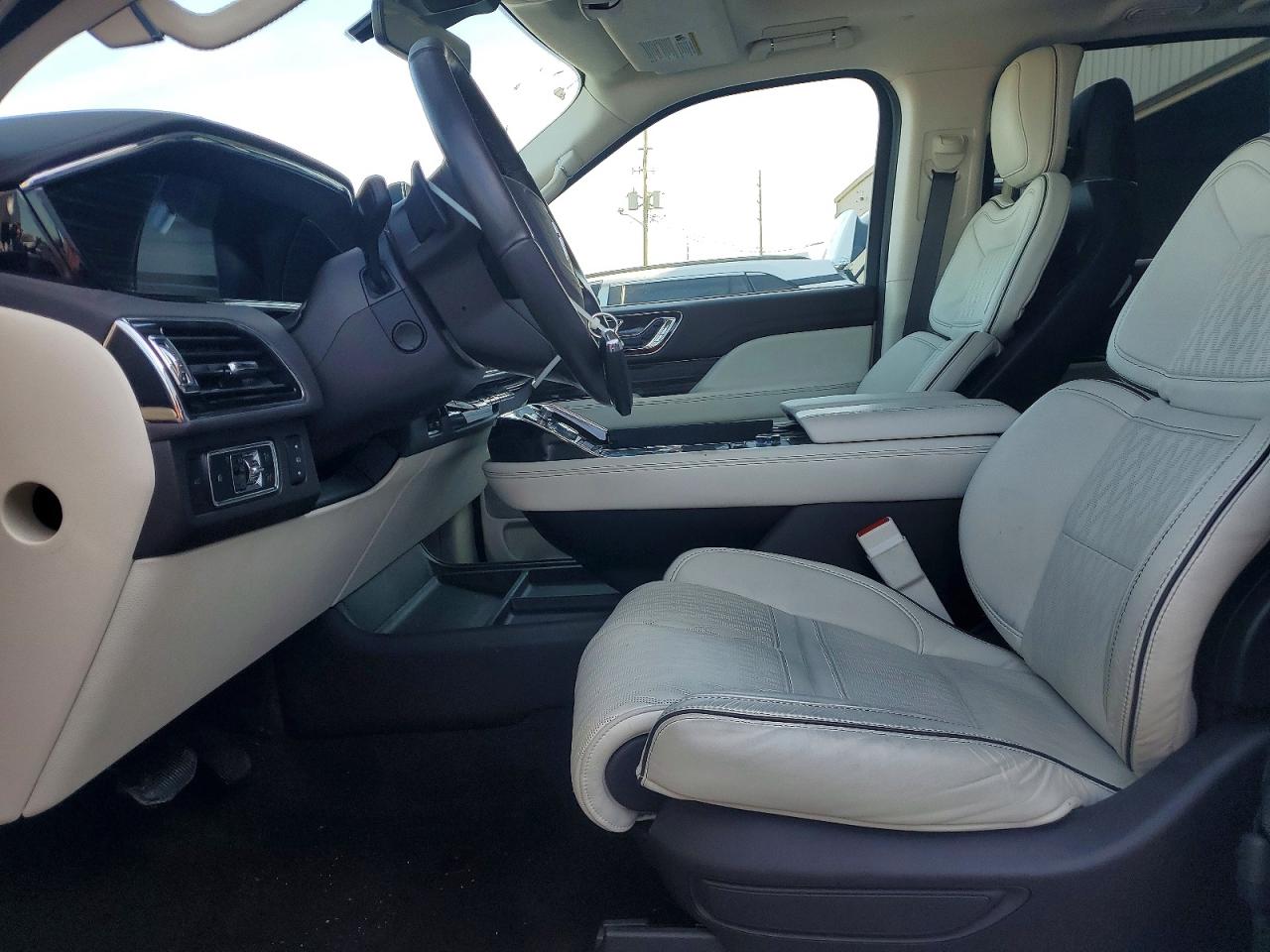 2024 LINCOLN NAVIGATOR BLACK LABEL photo 7