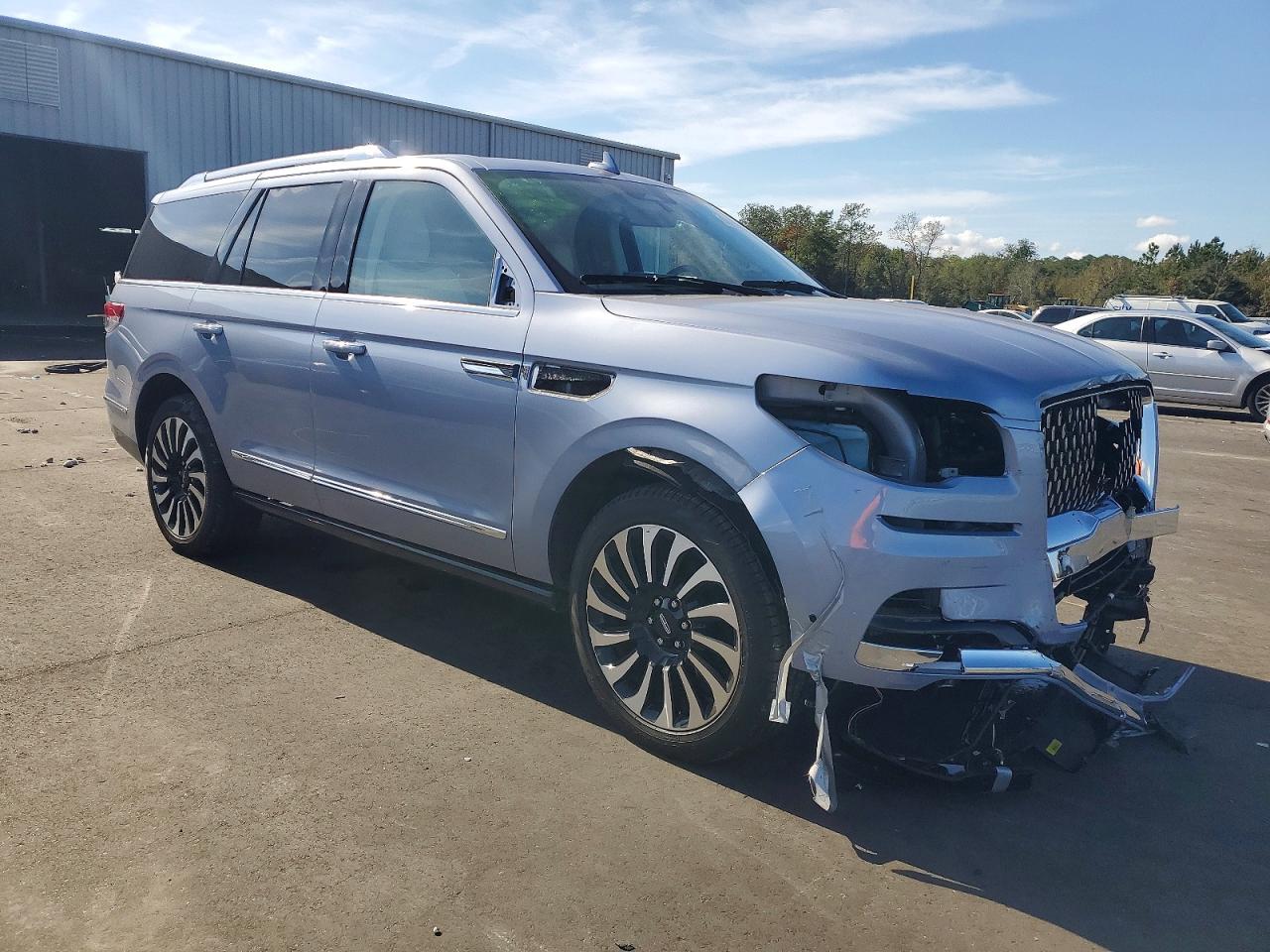2024 LINCOLN NAVIGATOR BLACK LABEL photo 4