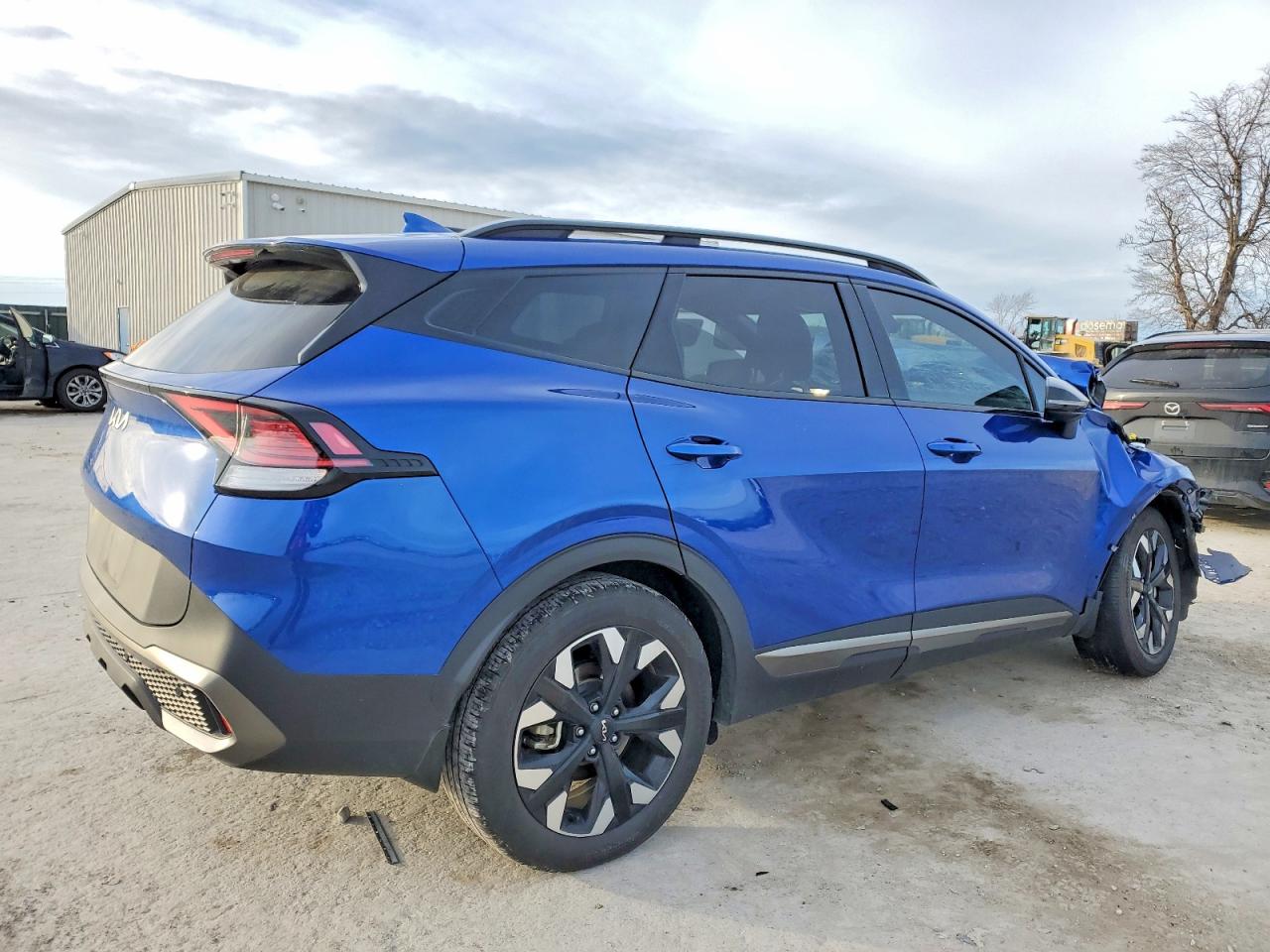 2023 KIA SPORTAGE X LINE photo 3