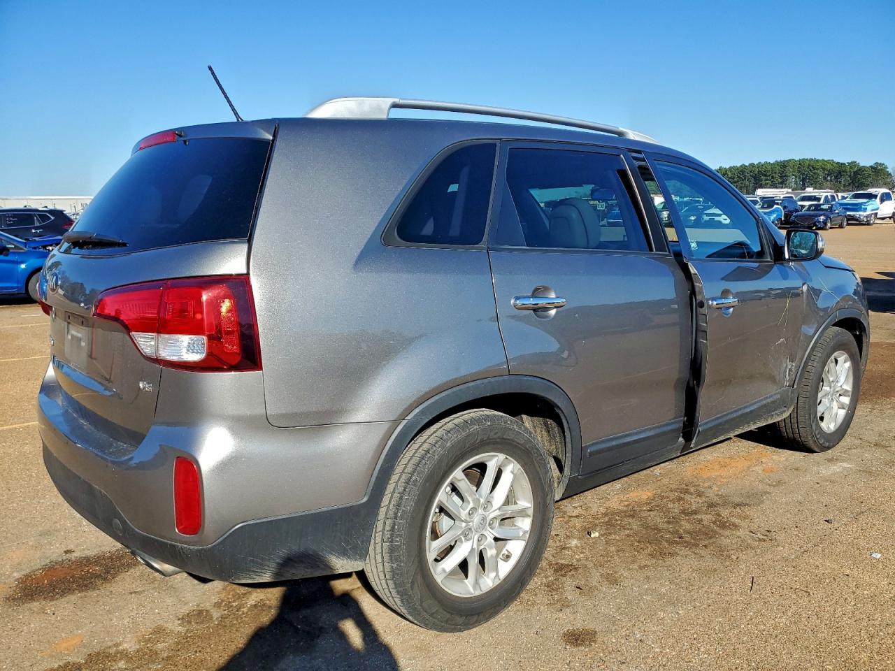 2015 KIA SORENTO LX photo 3
