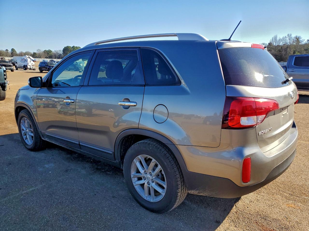2015 KIA SORENTO LX photo 2