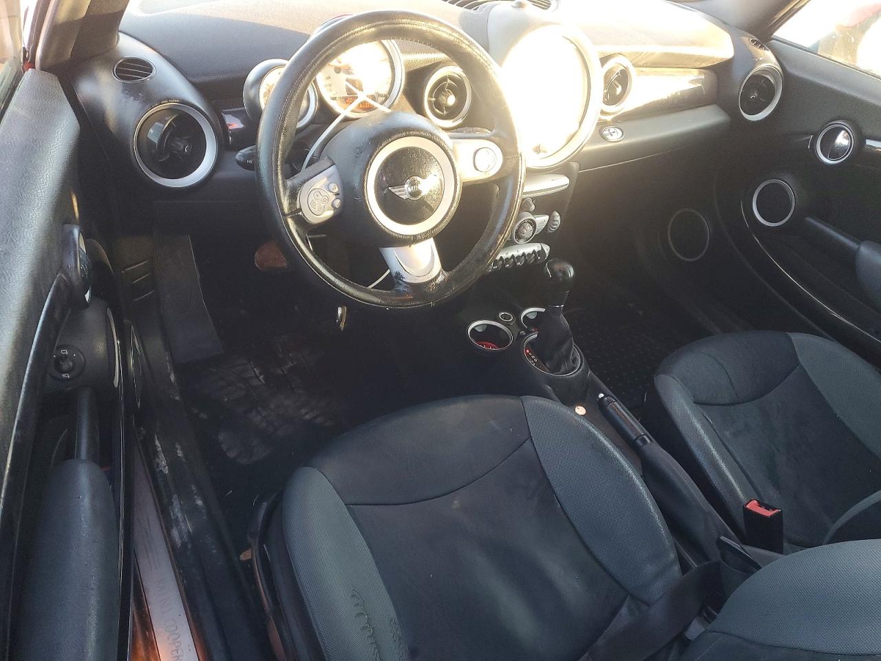 2010 MINI COOPER photo 15