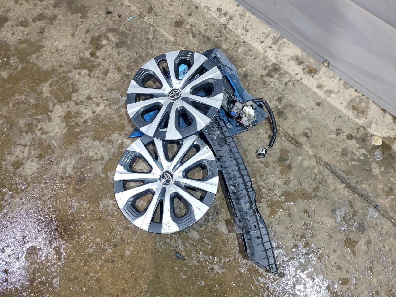 2019 TOYOTA PRIUS XLE AWD-E photo 12
