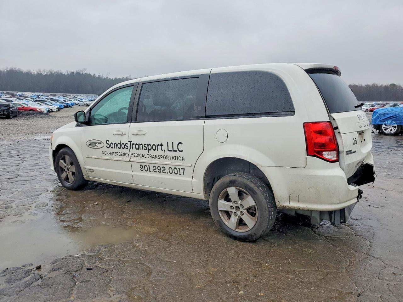 2013 DODGE GRAND CARAVAN SE photo 2
