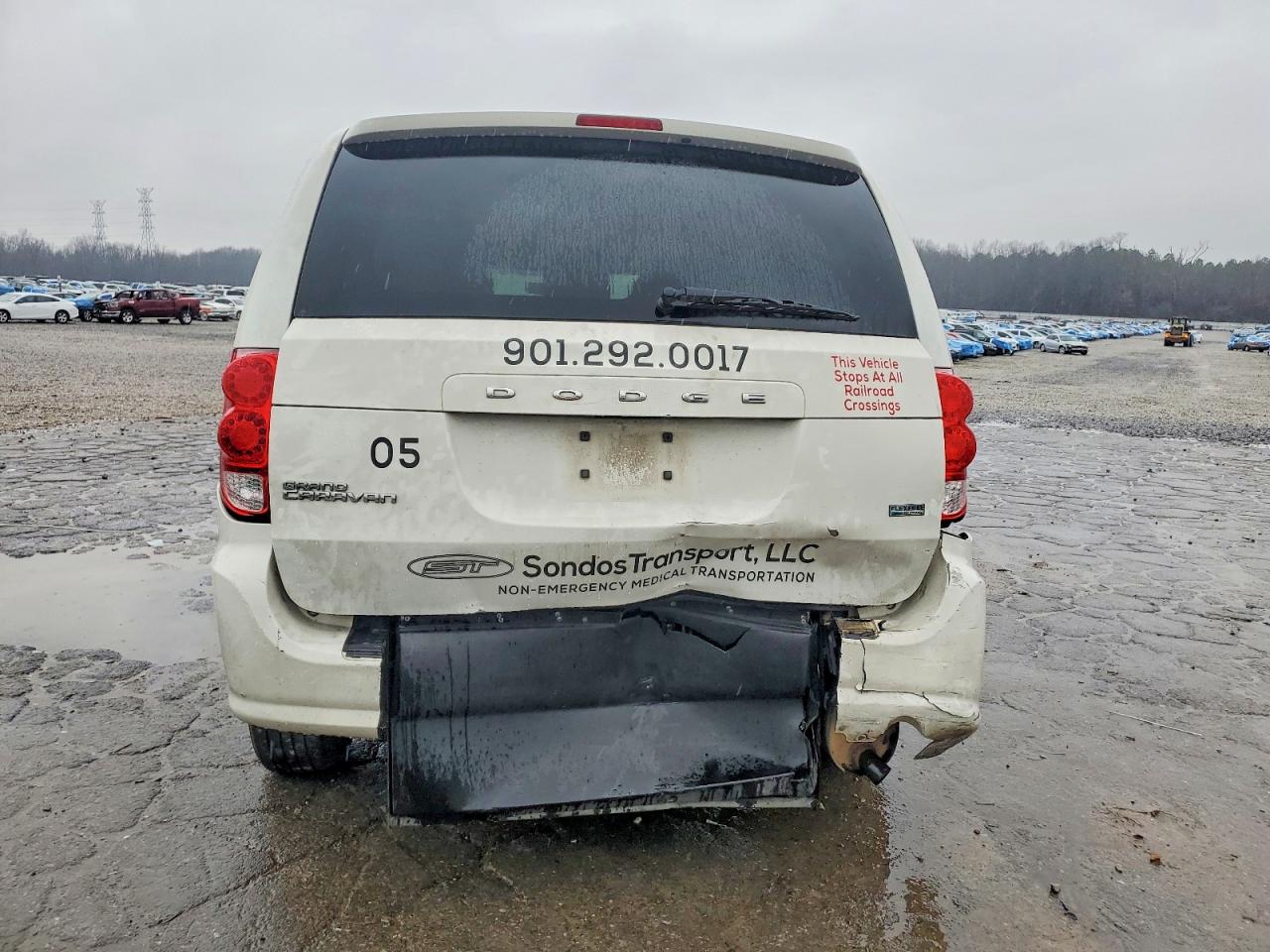 2013 DODGE GRAND CARAVAN SE photo 6