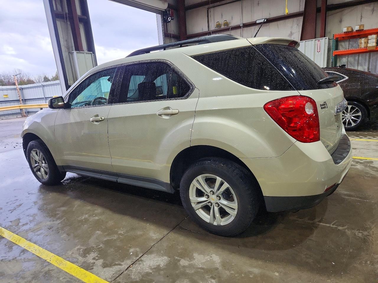 2013 CHEVROLET EQUINOX LT photo 2