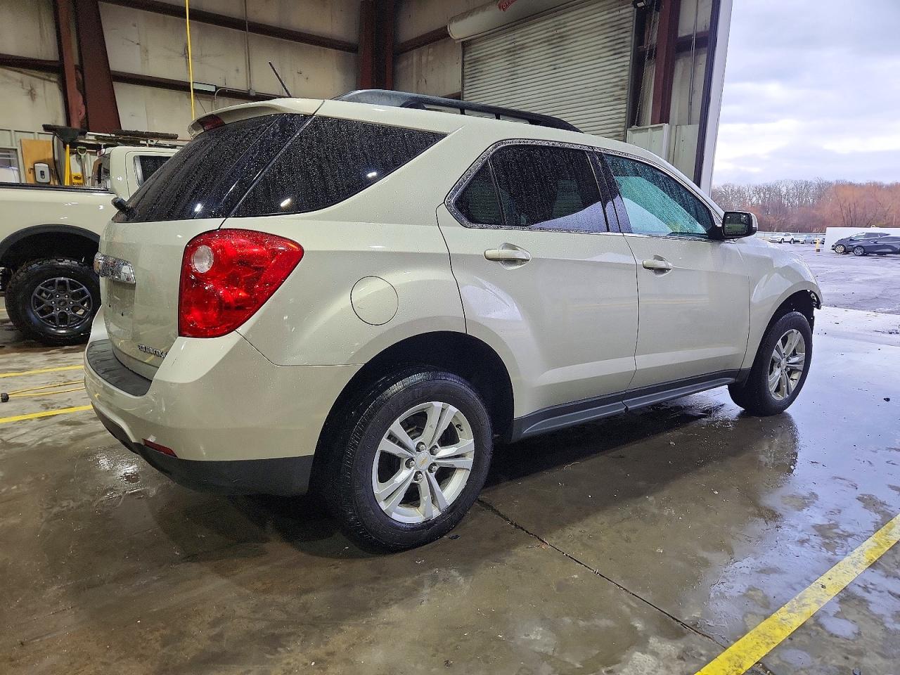 2013 CHEVROLET EQUINOX LT photo 3