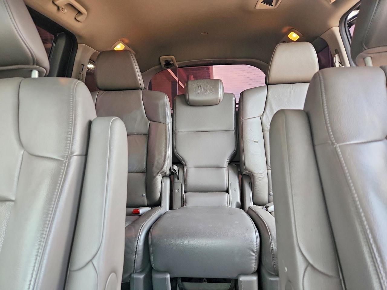 2016 HONDA ODYSSEY photo 10