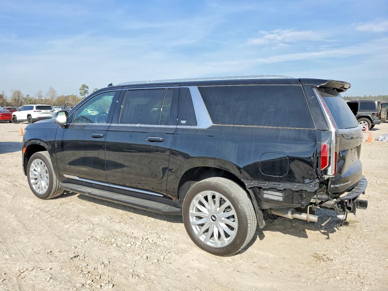 2024 CADILLAC ESCALADE ESV LUXURY photo 2