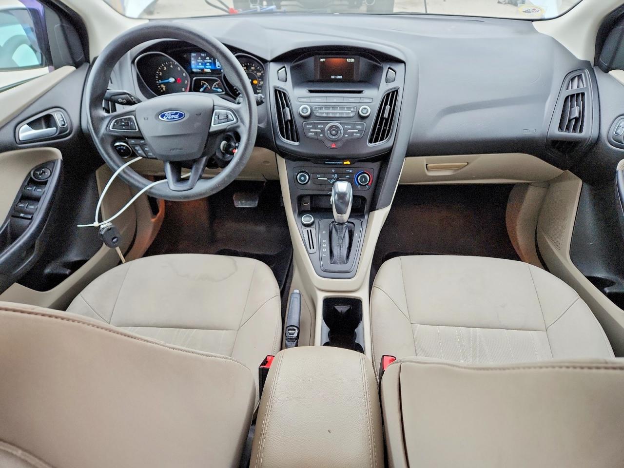 2015 FORD FOCUS SE photo 8