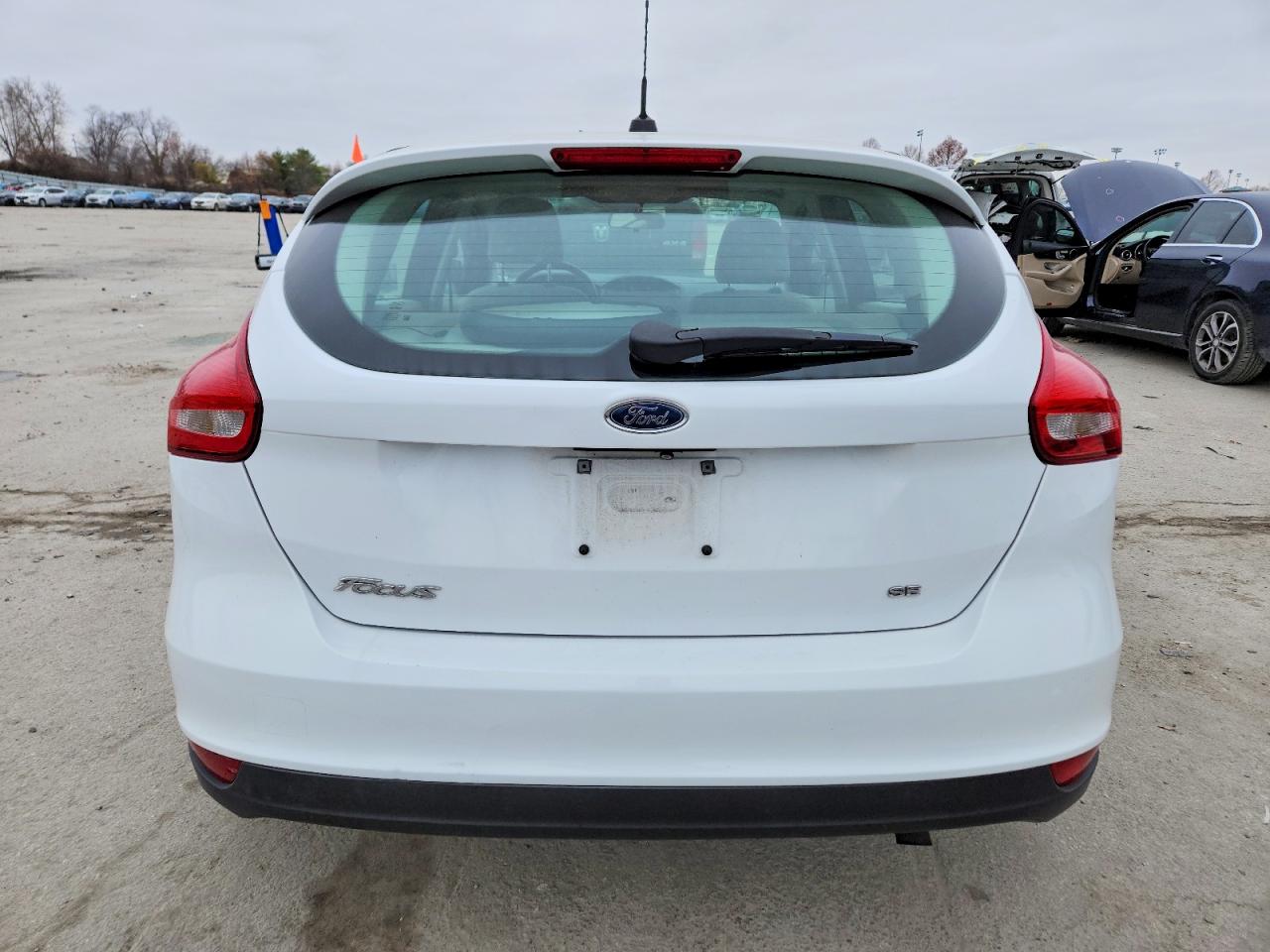 2015 FORD FOCUS SE photo 6