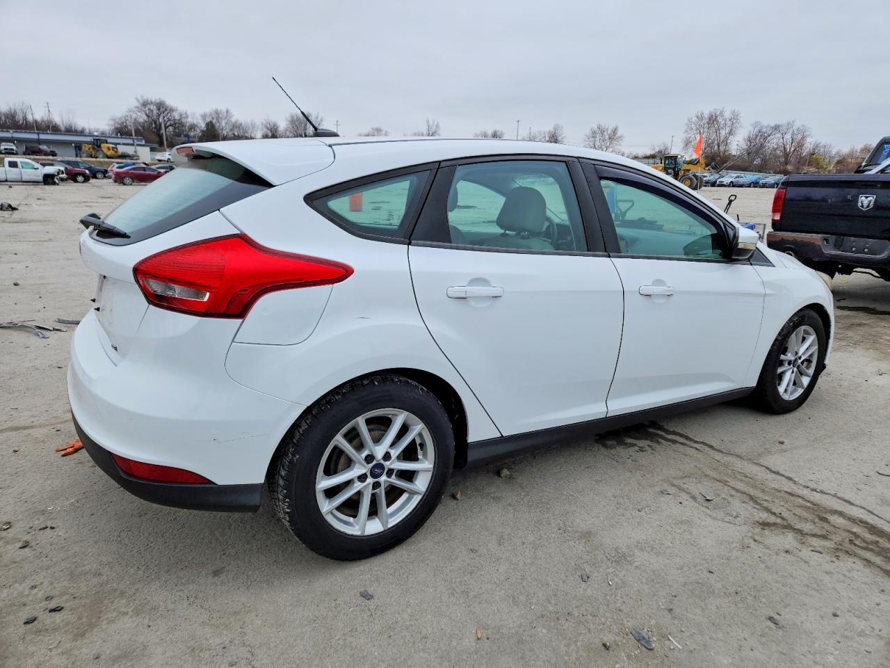 2015 FORD FOCUS SE photo 3