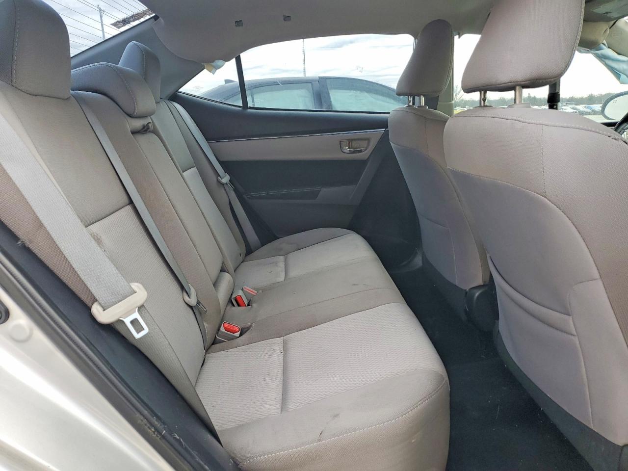 2015 TOYOTA COROLLA L photo 19