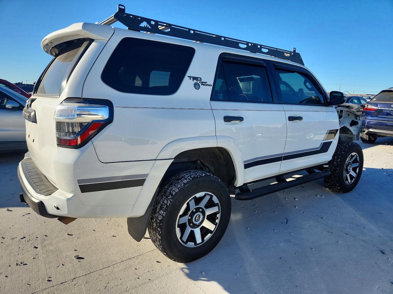 2022 TOYOTA 4RUNNER SR5 PREMIUM photo 3