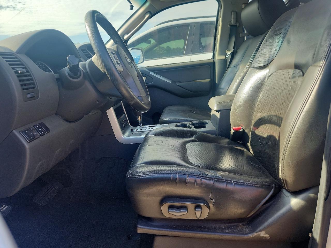 2009 NISSAN PATHFINDER S photo 13