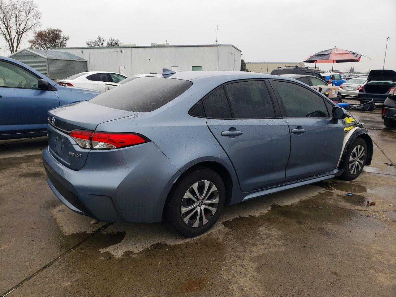 2021 TOYOTA COROLLA LE photo 3