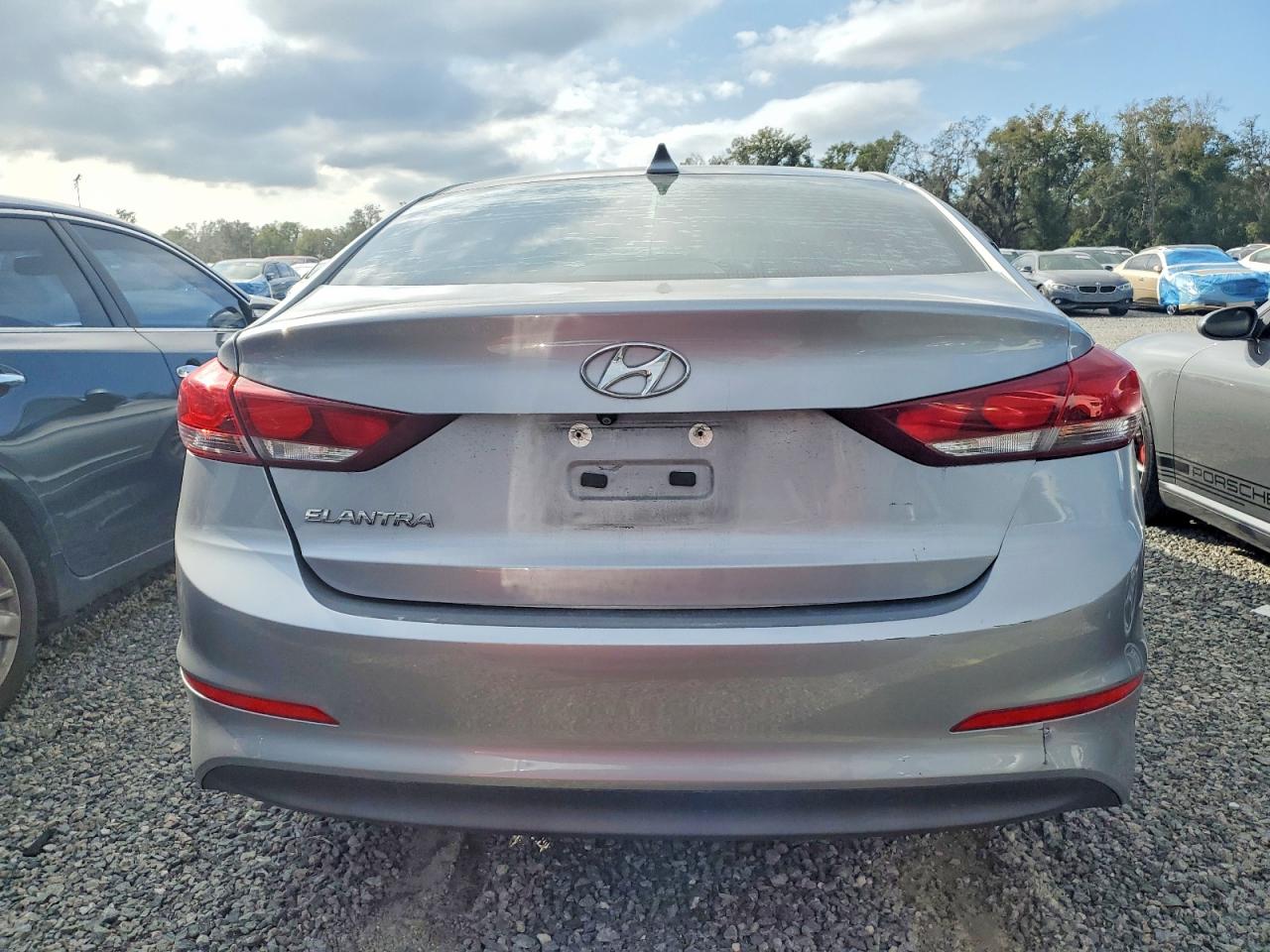 2017 HYUNDAI ELANTRA SE photo 6