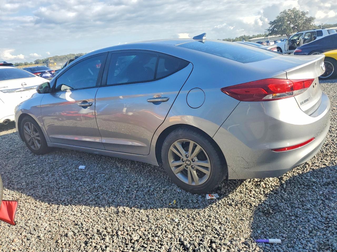 2017 HYUNDAI ELANTRA SE photo 2