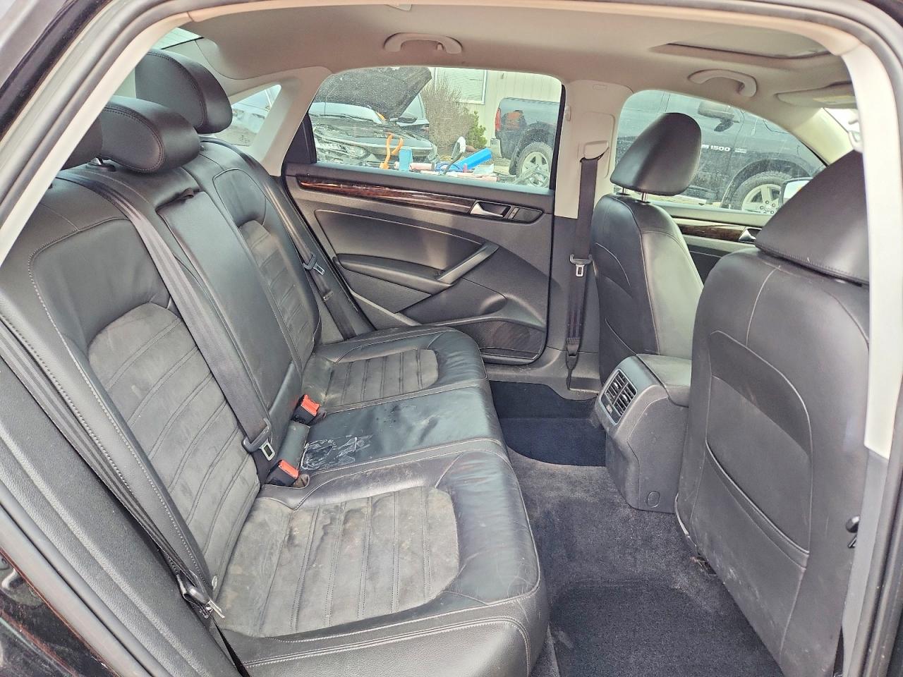 2014 VOLKSWAGEN PASSAT SEL photo 10