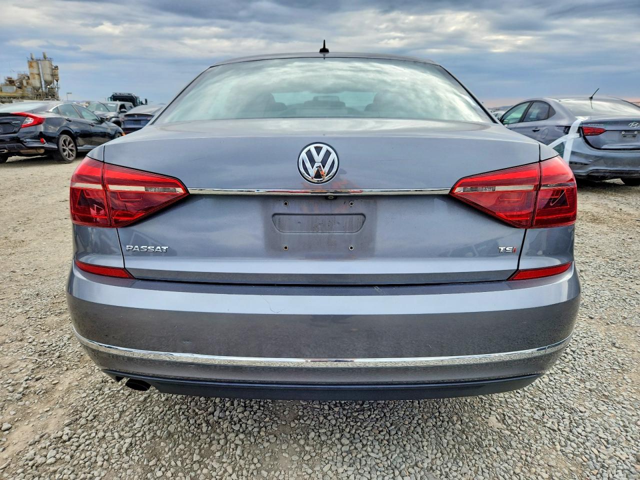 2017 VOLKSWAGEN PASSAT S photo 6