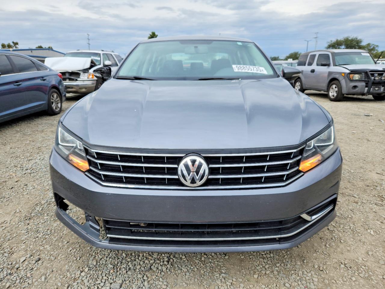 2017 VOLKSWAGEN PASSAT S photo 5