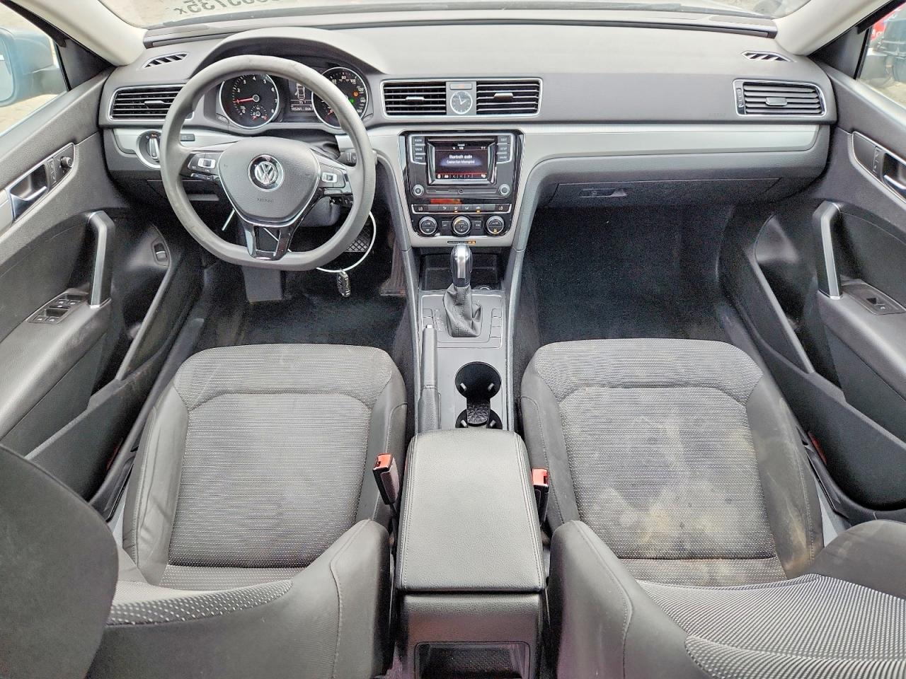2017 VOLKSWAGEN PASSAT S photo 8