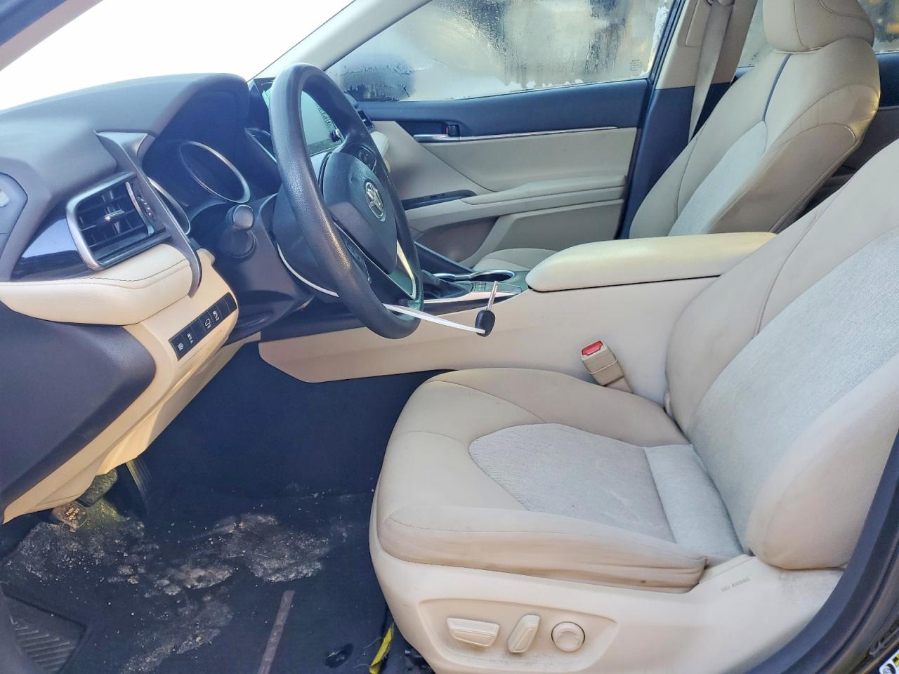 2022 TOYOTA CAMRY LE photo 7