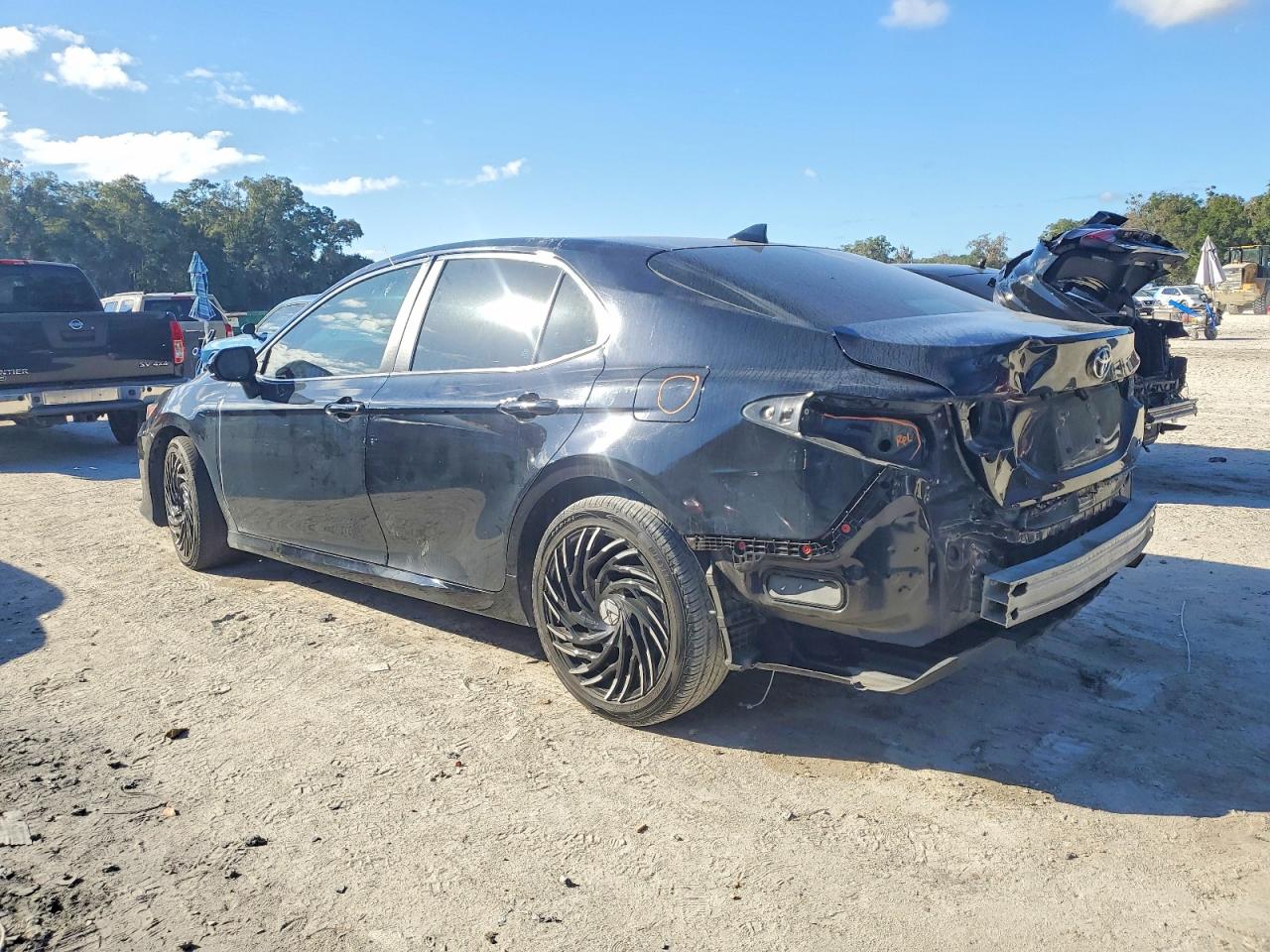 2022 TOYOTA CAMRY LE photo 2