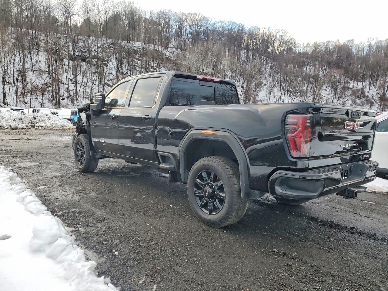 2025 GMC SIERRA K2500 AT4 photo 2