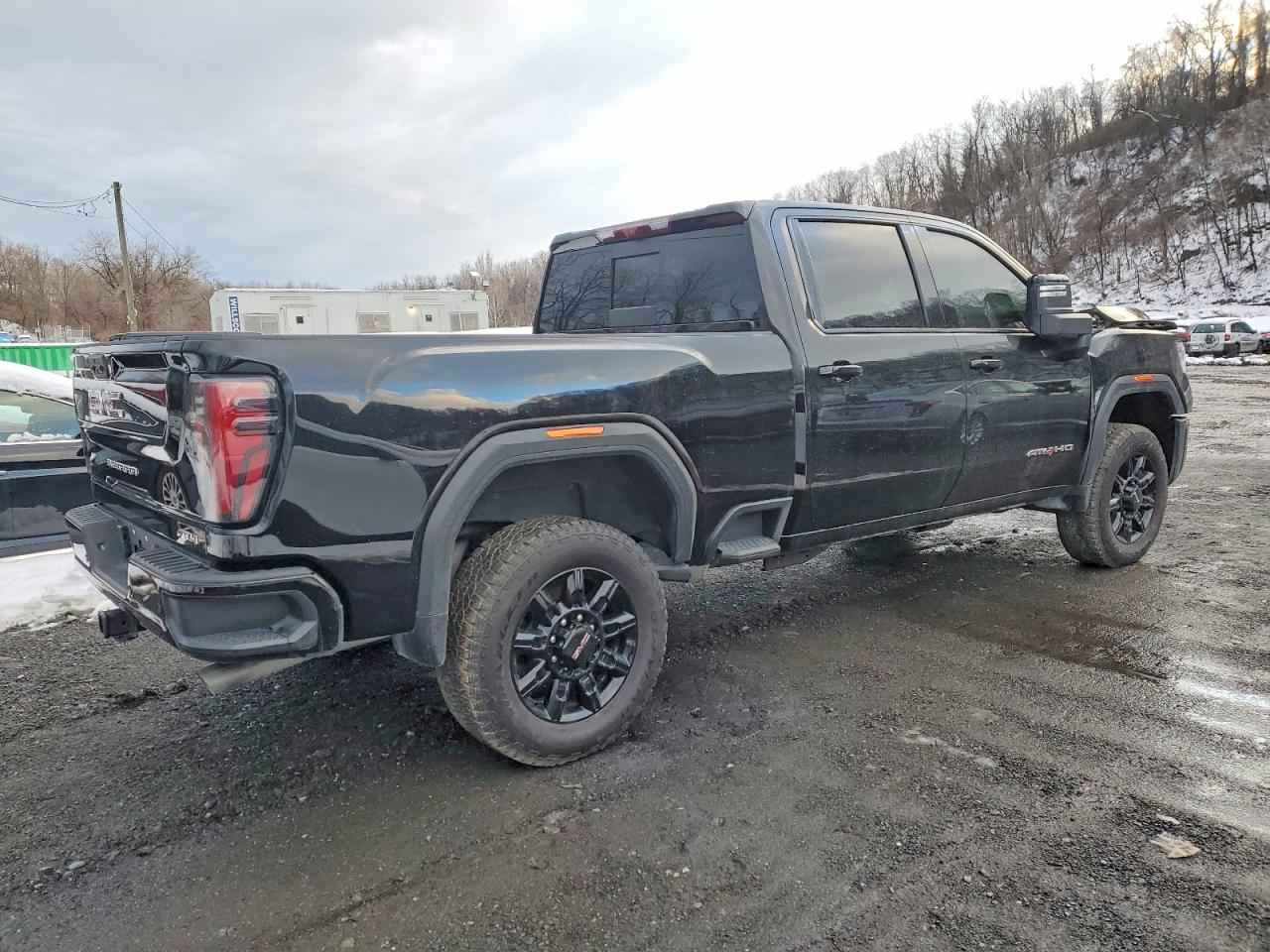 2025 GMC SIERRA K2500 AT4 photo 3