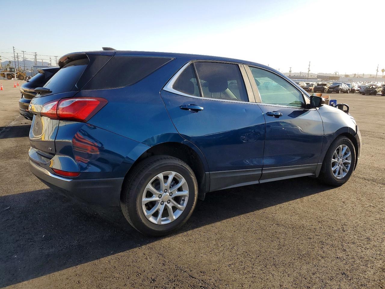 2021 CHEVROLET EQUINOX LT photo 3