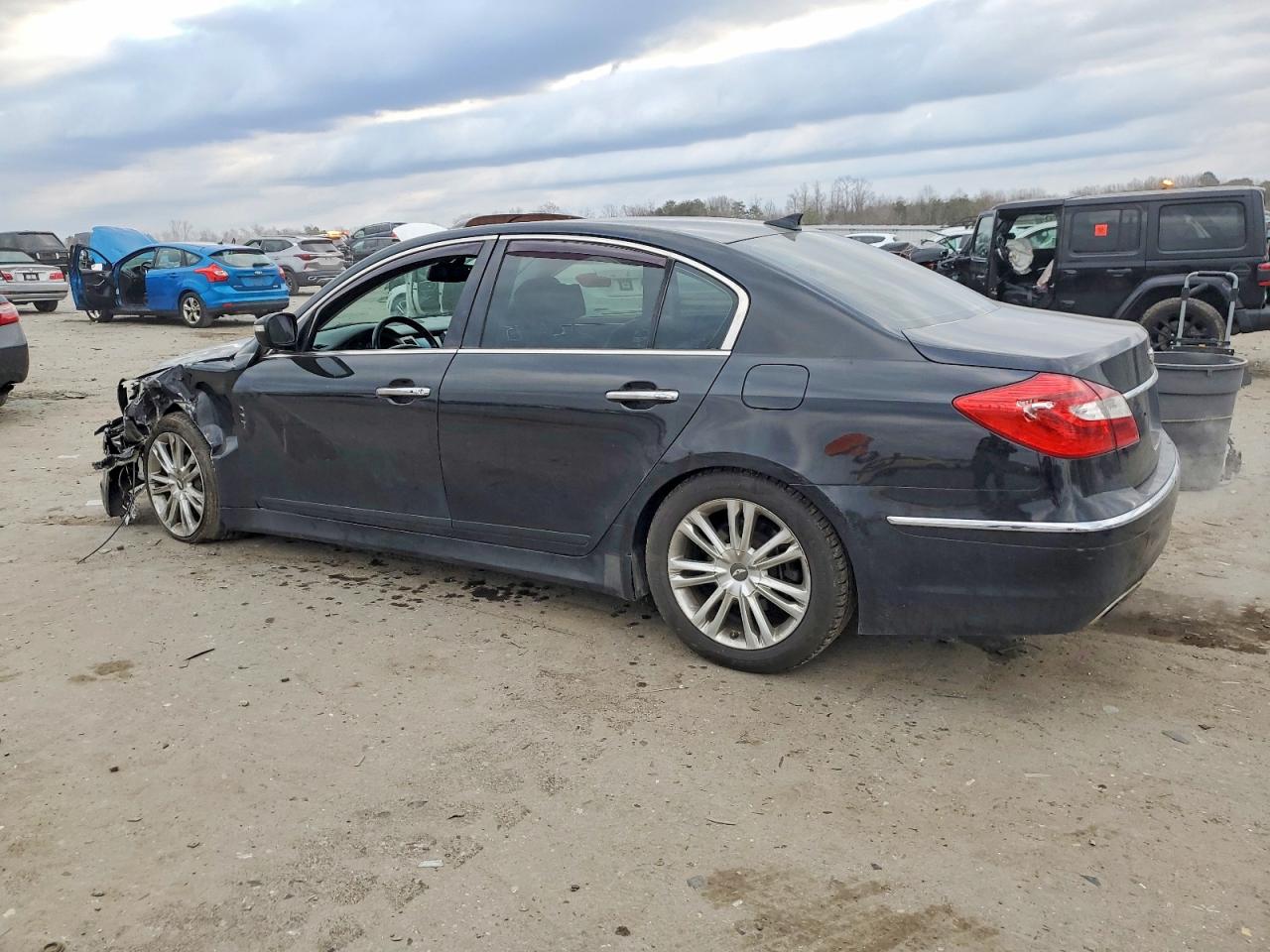 2013 HYUNDAI GENESIS 3.8L photo 3