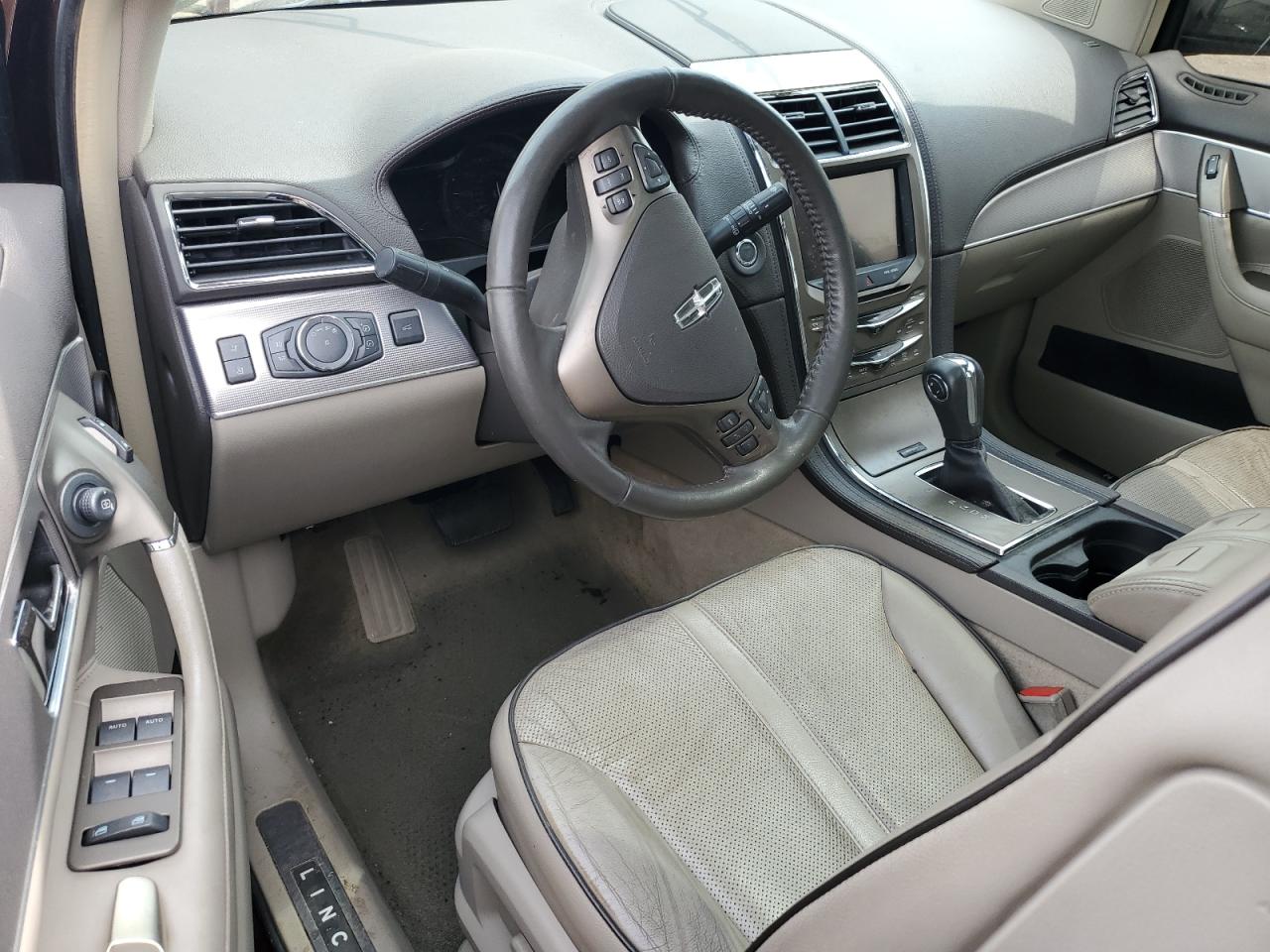 2011 LINCOLN TOWNHOUSE MKX photo 15