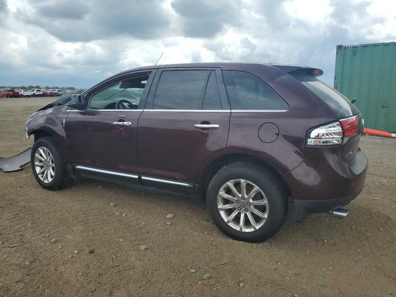 2011 LINCOLN TOWNHOUSE MKX photo 3