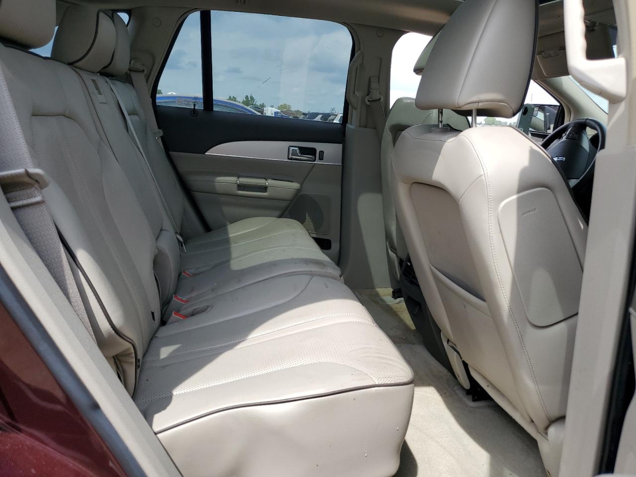 2011 LINCOLN TOWNHOUSE MKX photo 19