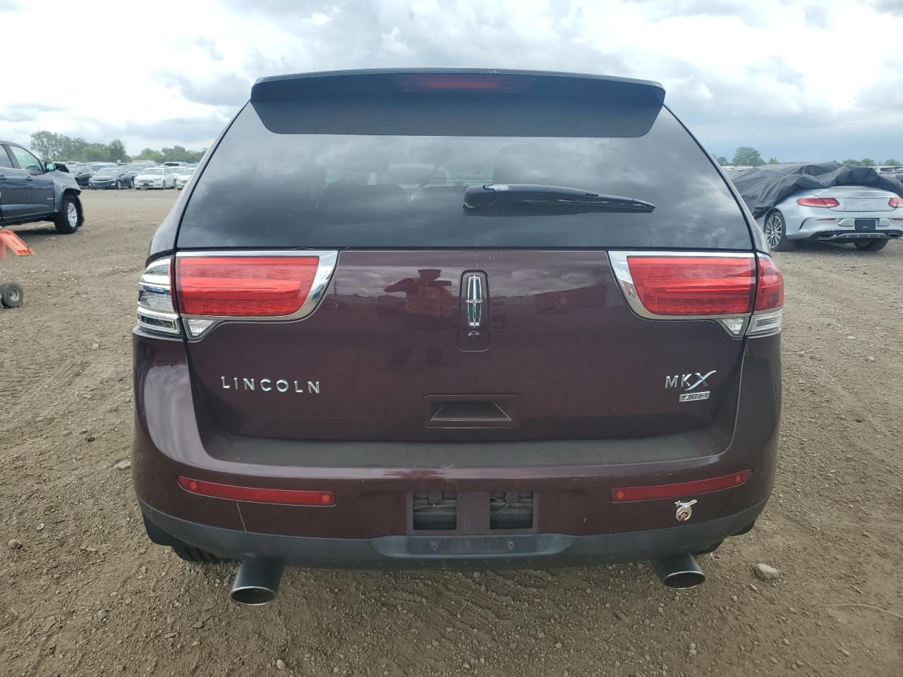 2011 LINCOLN TOWNHOUSE MKX photo 11