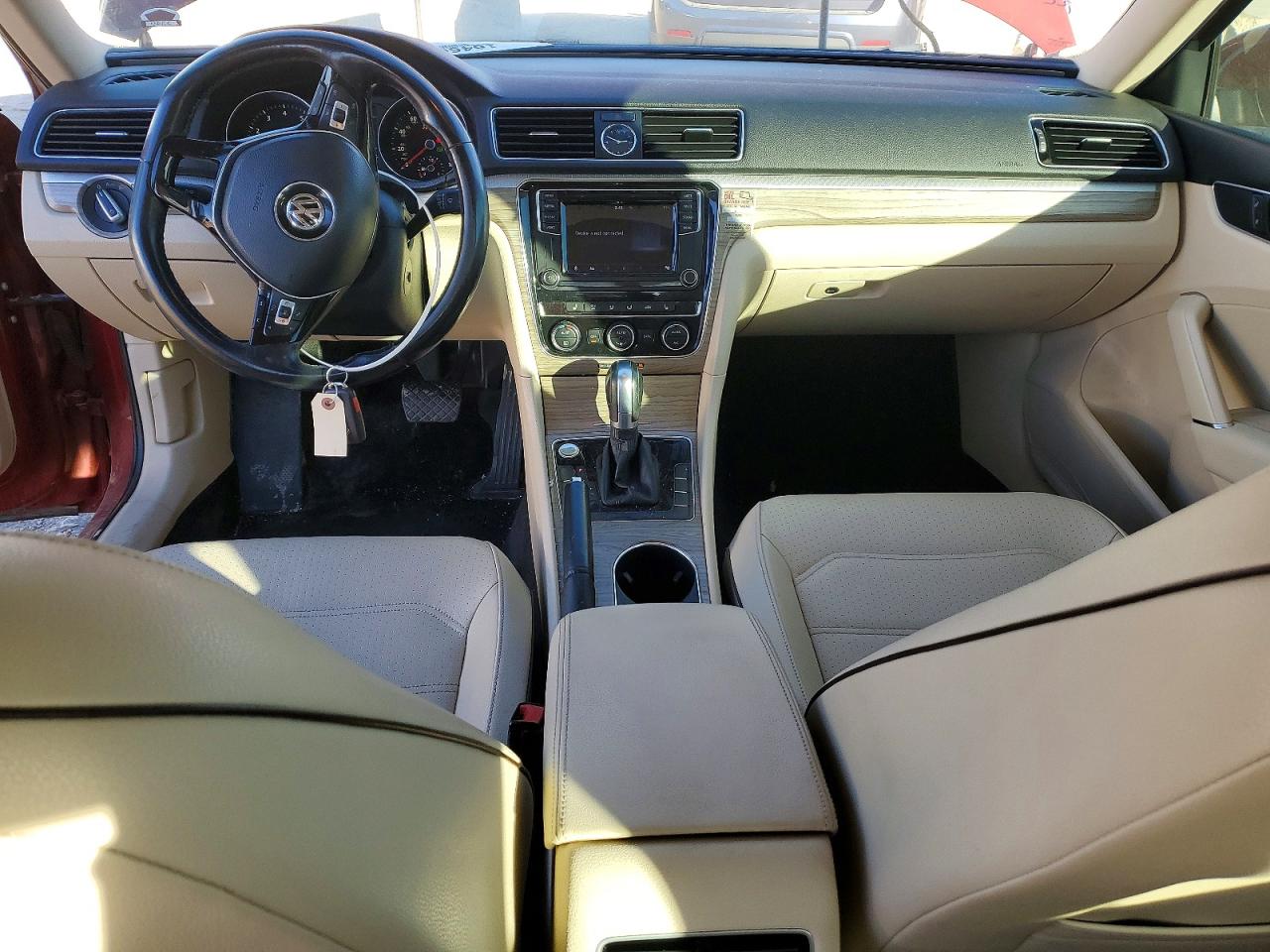 2017 VOLKSWAGEN PASSAT SE photo 8