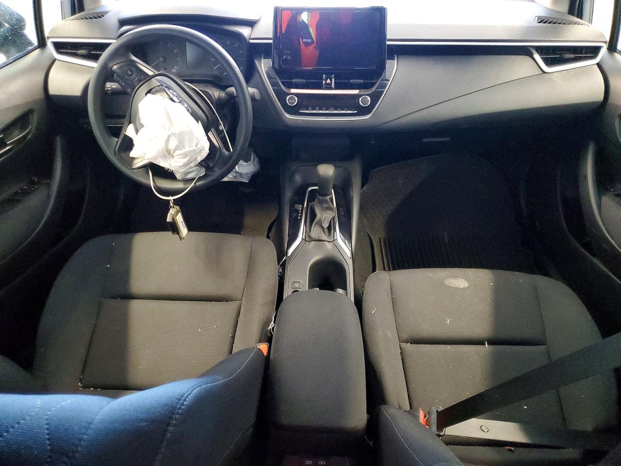 2025 TOYOTA COROLLA LE photo 8