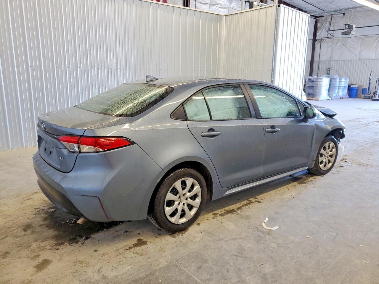 2025 TOYOTA COROLLA LE photo 3