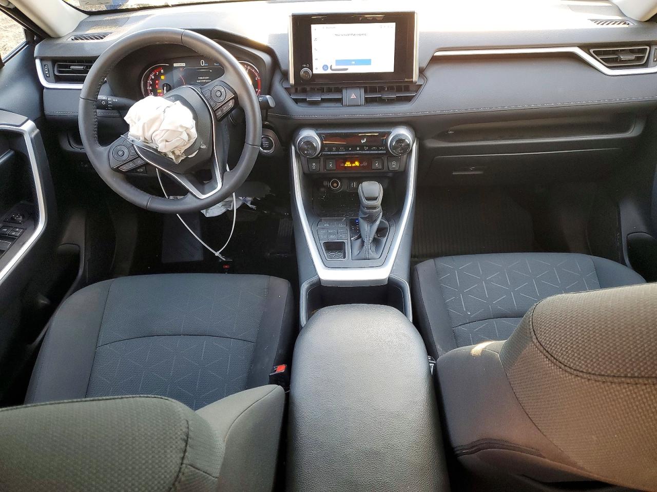 2025 TOYOTA RAV4 XLE photo 15